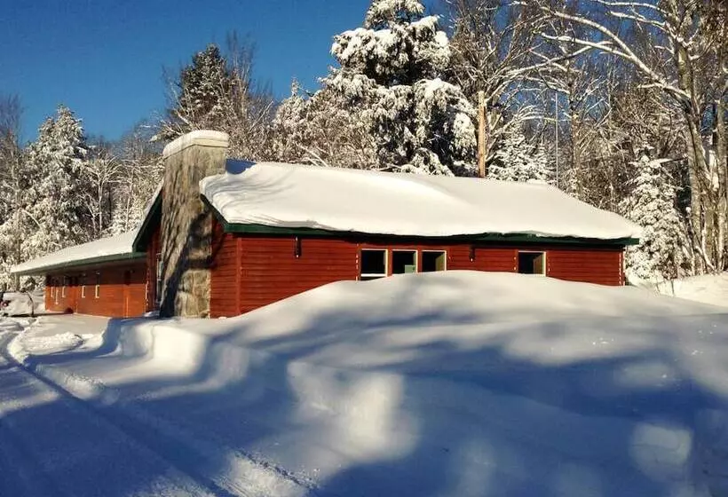 Motelli Tahquamenon Suites Lodging