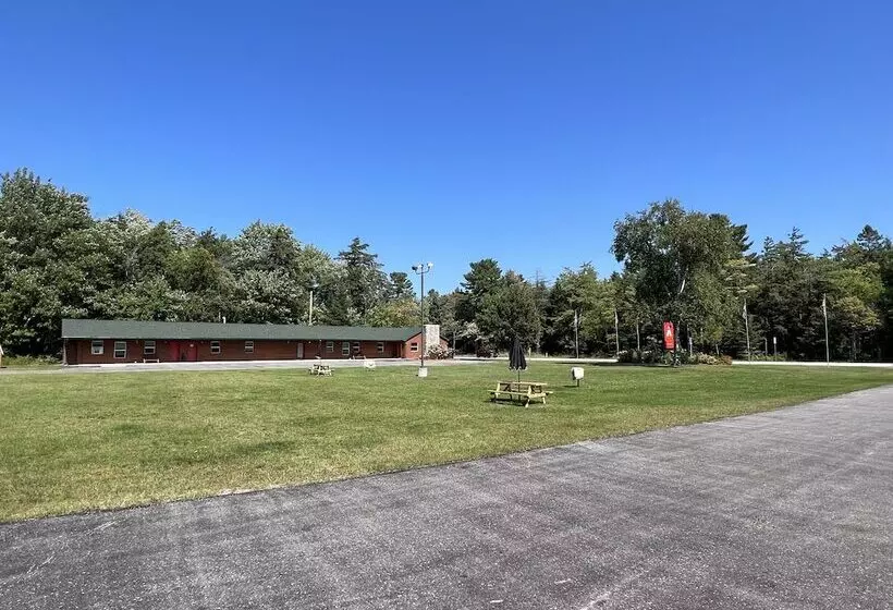 Motelli Tahquamenon Suites Lodging