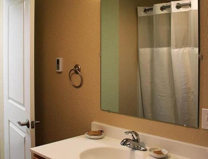 فندق على الطريق Tahquamenon Suites Lodging