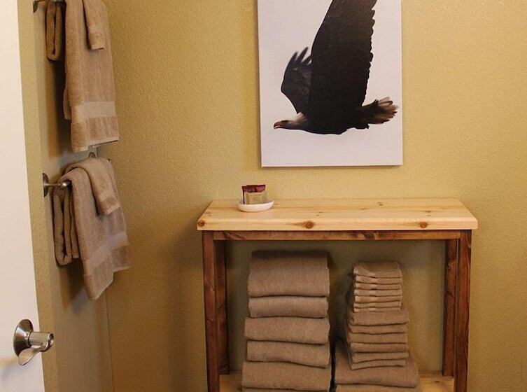 فندق على الطريق Tahquamenon Suites Lodging