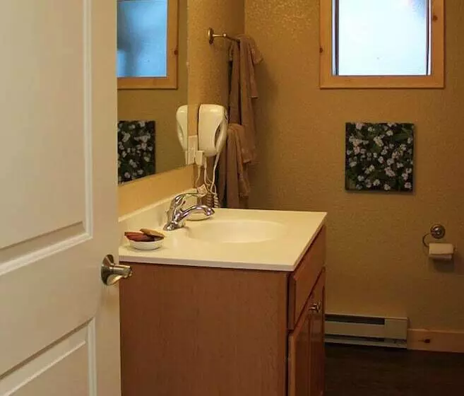 Motelli Tahquamenon Suites Lodging