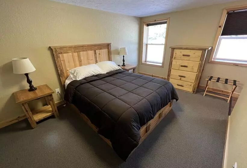 Motelli Tahquamenon Suites Lodging