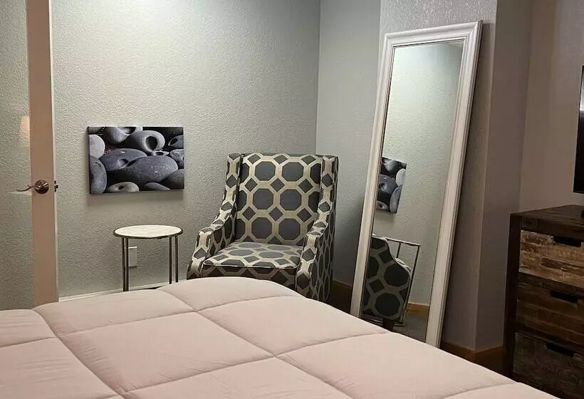 Motelli Tahquamenon Suites Lodging