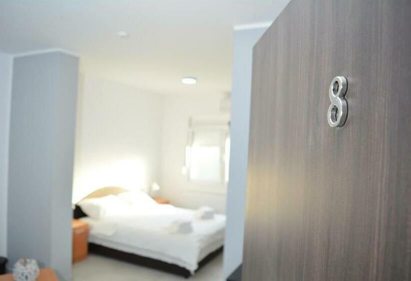 پانسیون Deltix Apartments