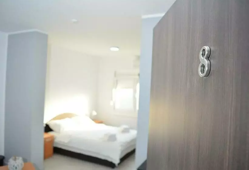 ペンション Deltix Apartments