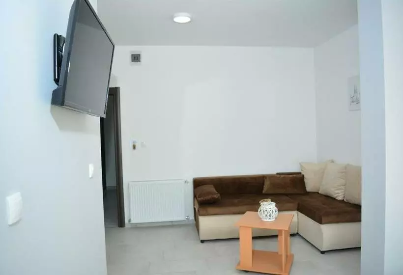 ペンション Deltix Apartments