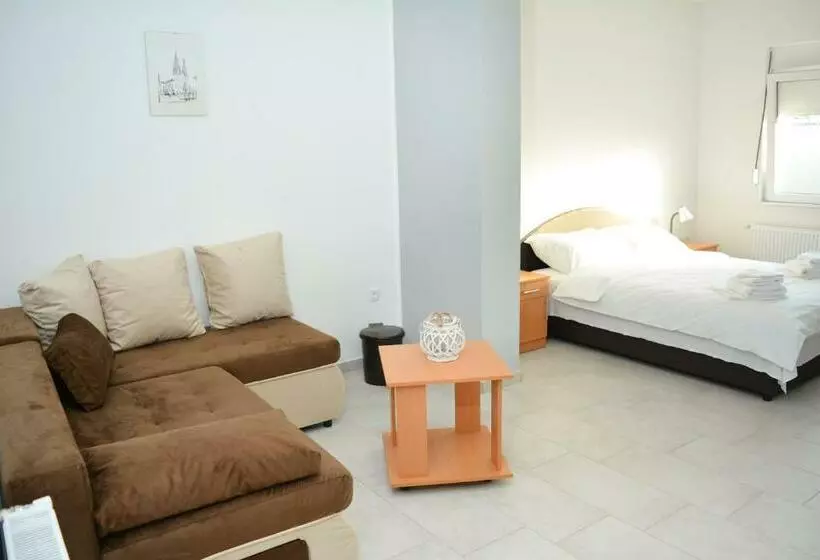 ペンション Deltix Apartments