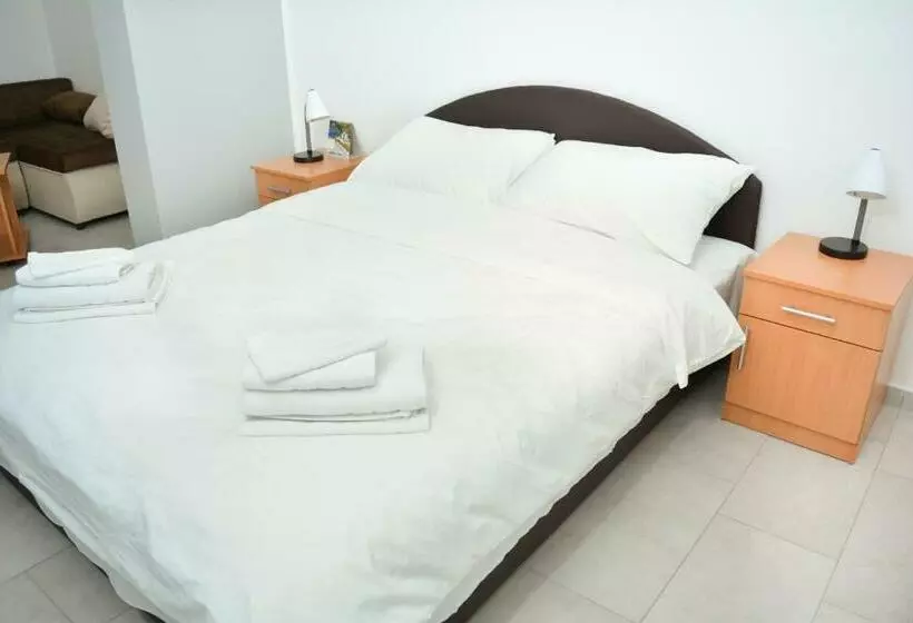 ペンション Deltix Apartments