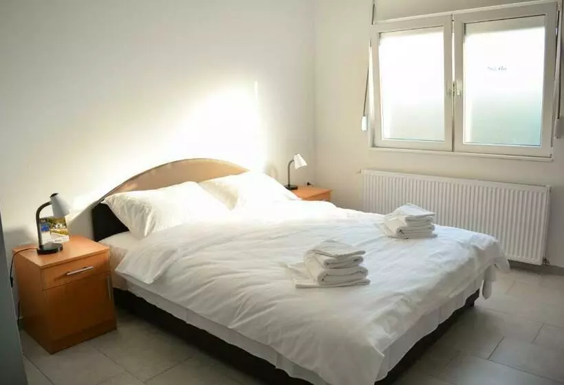 ペンション Deltix Apartments