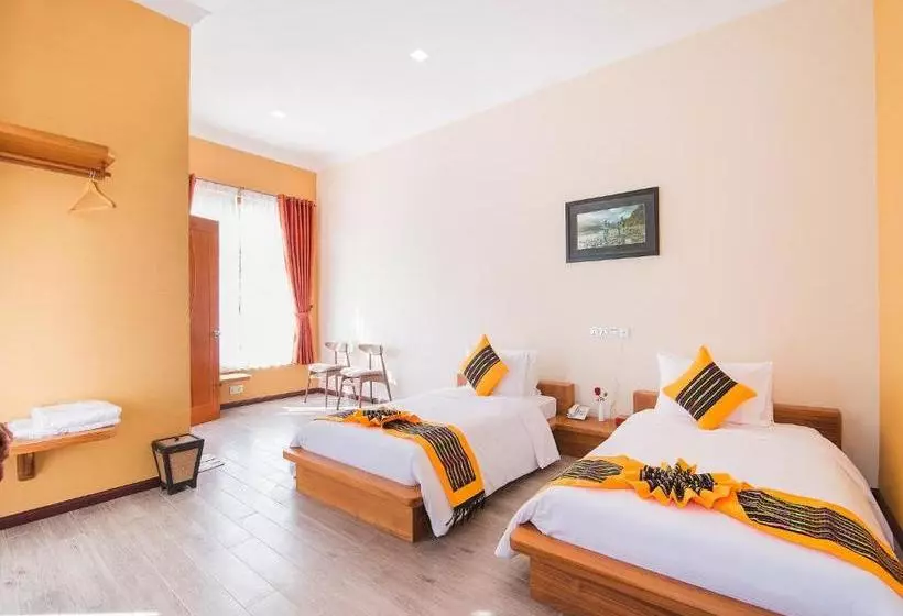 هتل Royal Airstrip  By Phyu Zin Group Of S