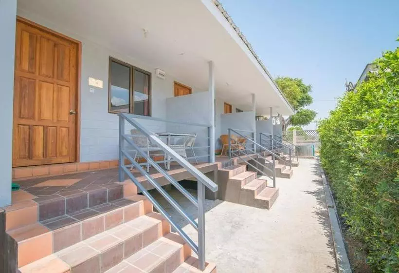 هتل Royal Airstrip  By Phyu Zin Group Of S