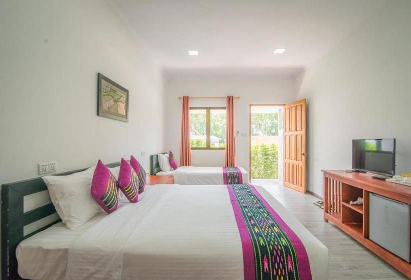 هتل Royal Airstrip  By Phyu Zin Group Of S