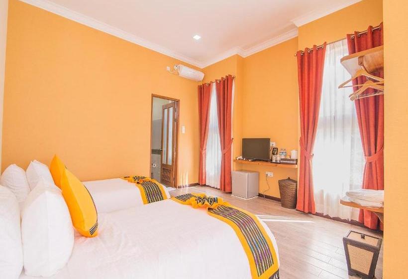 هتل Royal Airstrip  By Phyu Zin Group Of S