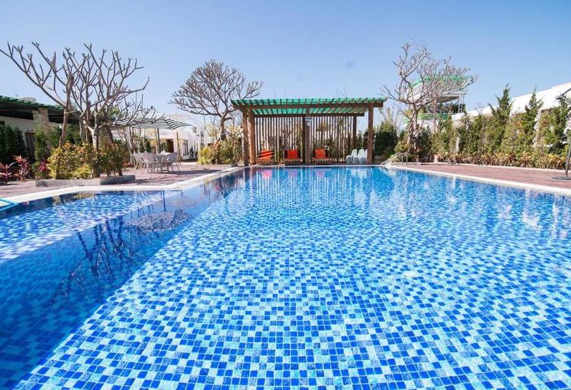 هتل Royal Airstrip  By Phyu Zin Group Of S