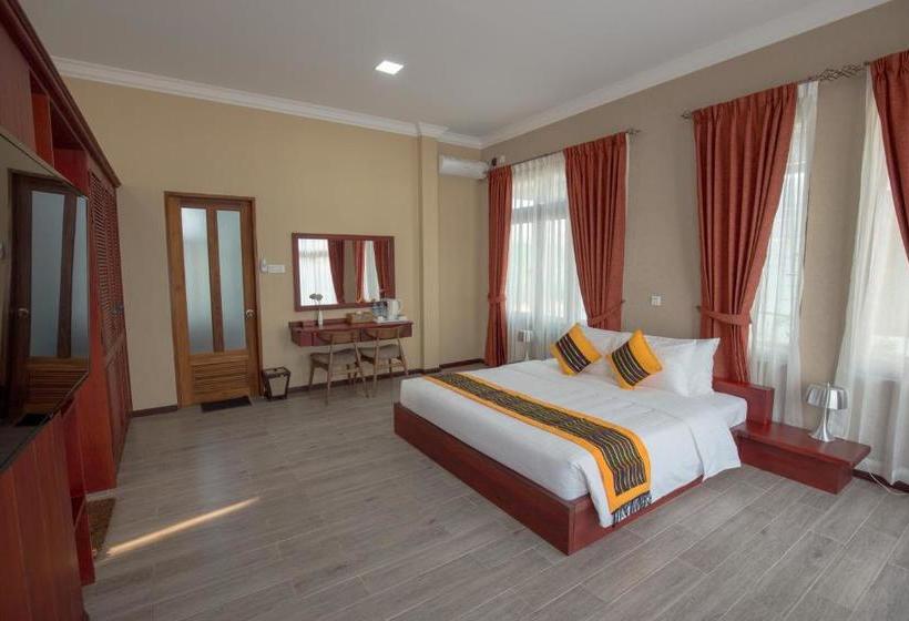 هتل Royal Airstrip  By Phyu Zin Group Of S