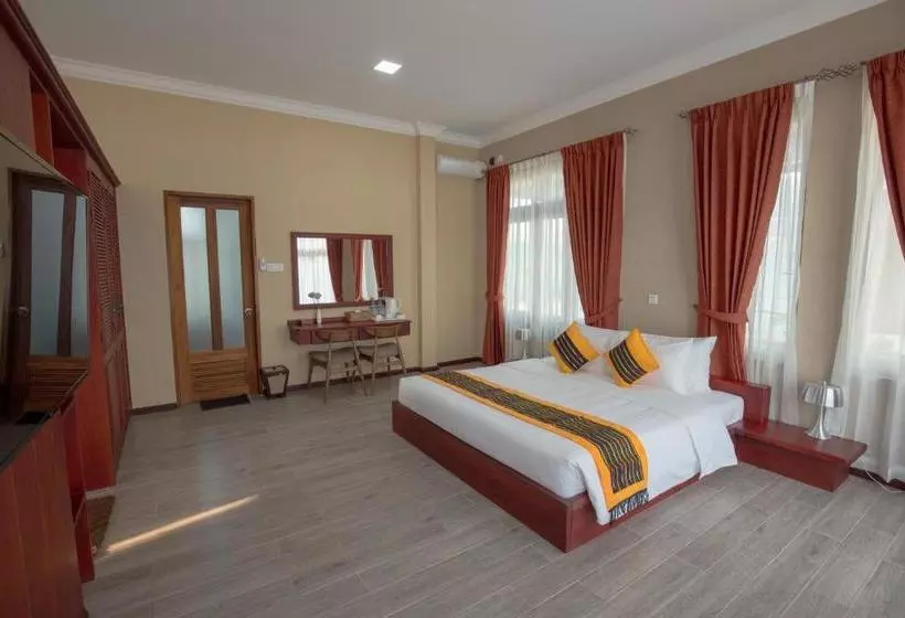 هتل Royal Airstrip  By Phyu Zin Group Of S