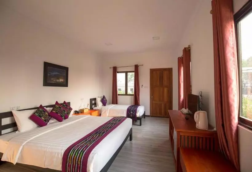 هتل Royal Airstrip  By Phyu Zin Group Of S