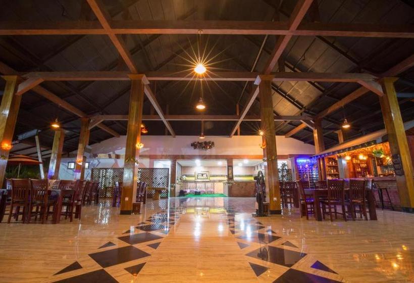 هتل Royal Airstrip  By Phyu Zin Group Of S