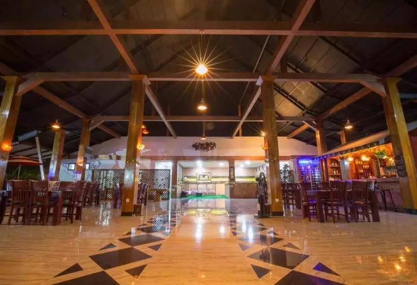 هتل Royal Airstrip  By Phyu Zin Group Of S