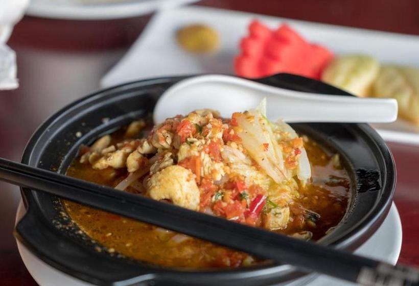 هتل Royal Airstrip  By Phyu Zin Group Of S