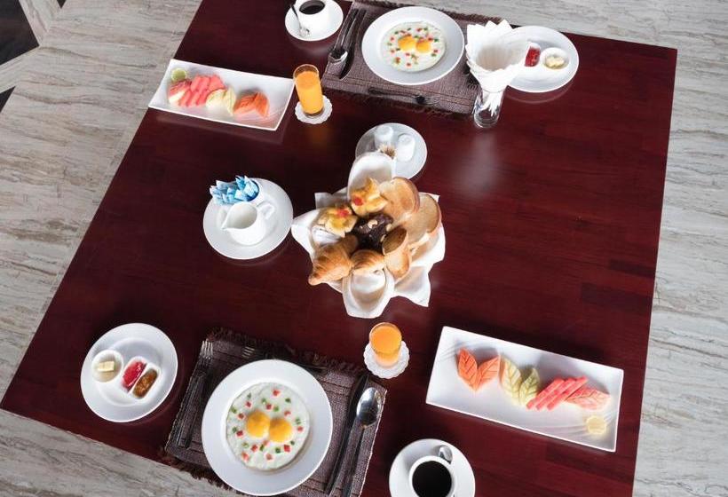 هتل Royal Airstrip  By Phyu Zin Group Of S