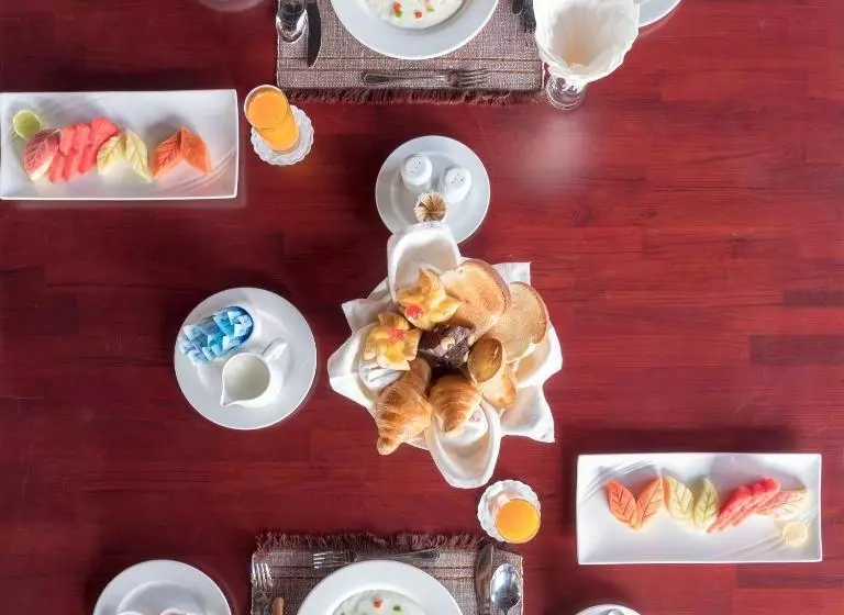 هتل Royal Airstrip  By Phyu Zin Group Of S