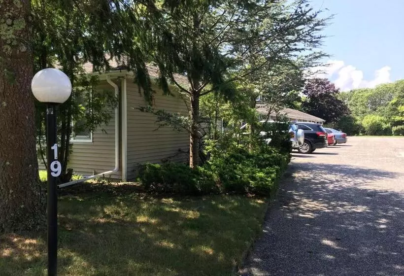 Westhampton Seabreeze Motel