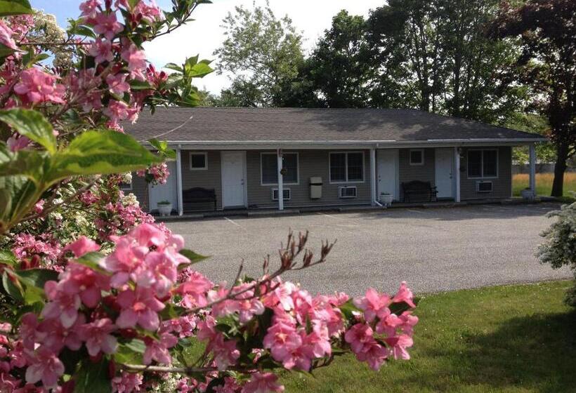 Westhampton Seabreeze Motel