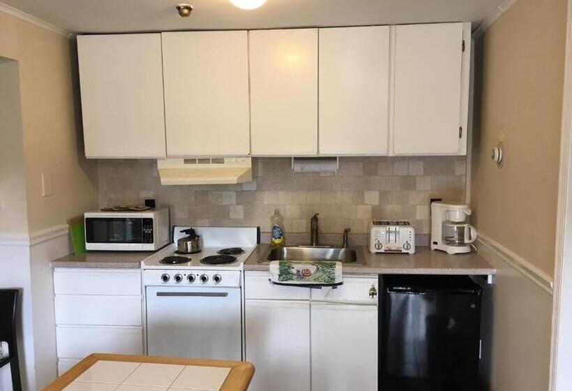 Westhampton Seabreeze Motel