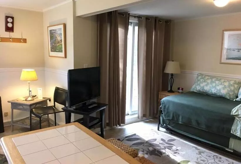 Westhampton Seabreeze Motel