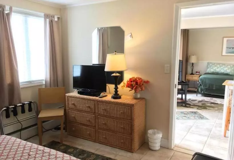 Westhampton Seabreeze Motel