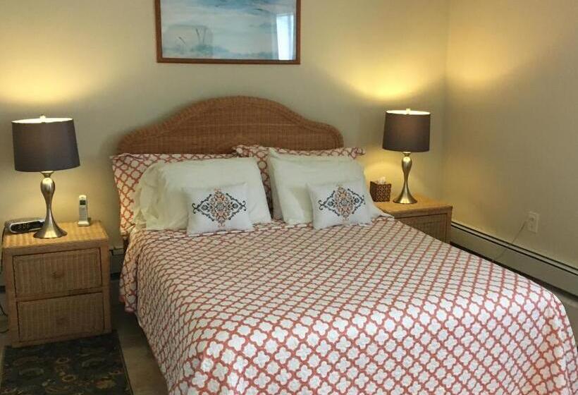 Westhampton Seabreeze Motel