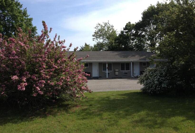 Westhampton Seabreeze Motel