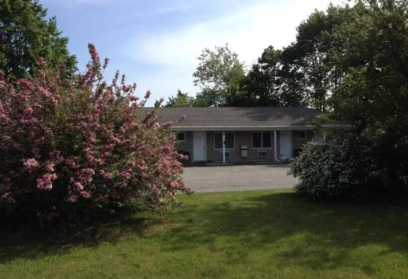 Westhampton Seabreeze Motel