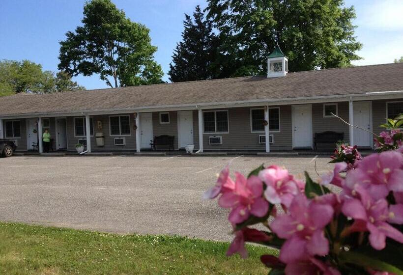 Westhampton Seabreeze Motel