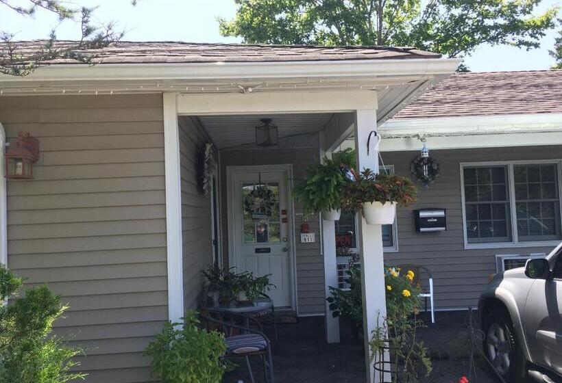 Westhampton Seabreeze Motel