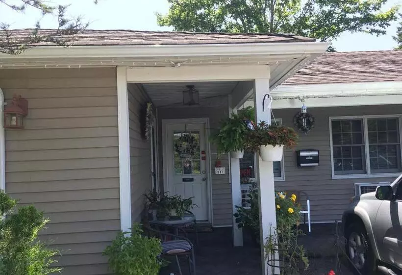 Westhampton Seabreeze Motel