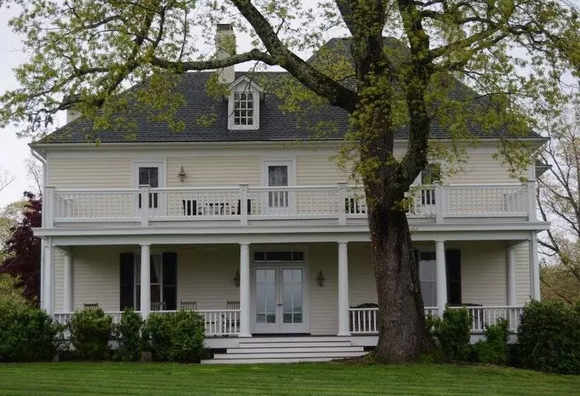 Woodville Bed And Breakfast