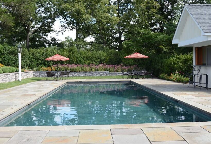 Woodville Bed And Breakfast