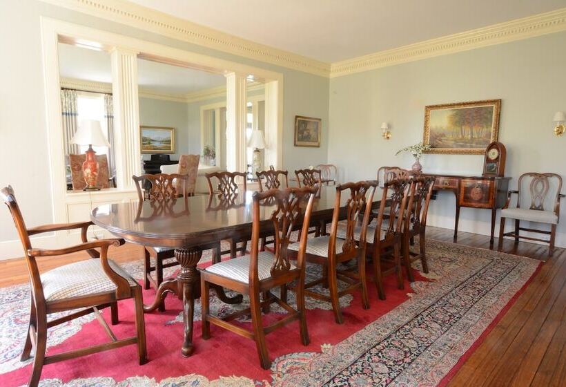 Woodville Bed And Breakfast