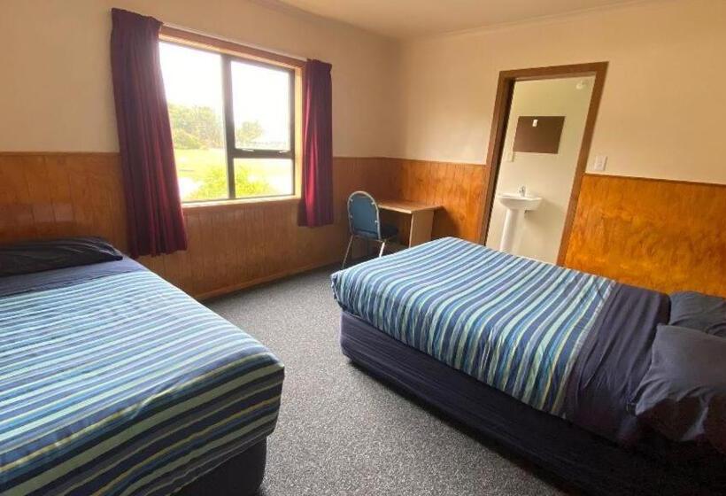 ユースホステル National Park Backpackers