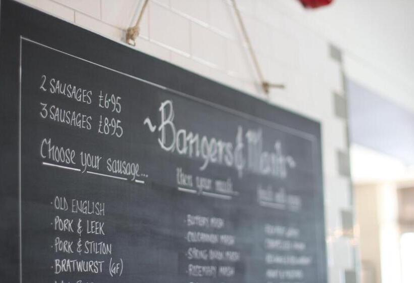 فندق صغير The Station