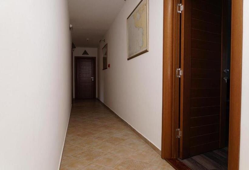 Apart Hotel Apple Cat Montenegro Ko Bijela