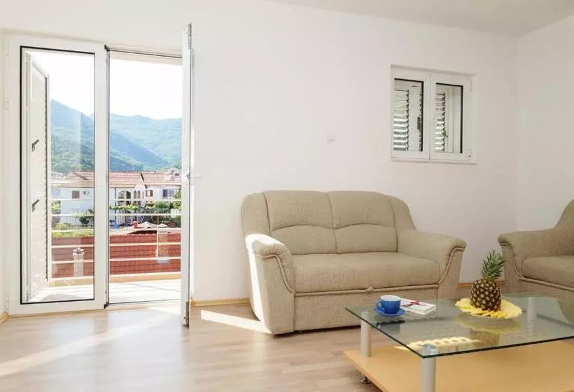 Apart Hotel Apple Cat Montenegro Ko Bijela