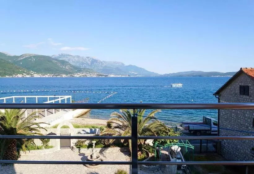 Apart Hotel Apple Cat Montenegro Ko Bijela