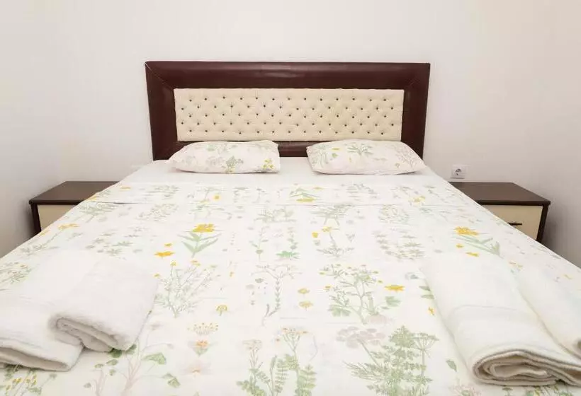 Apart Hotel Apple Cat Montenegro Ko Bijela