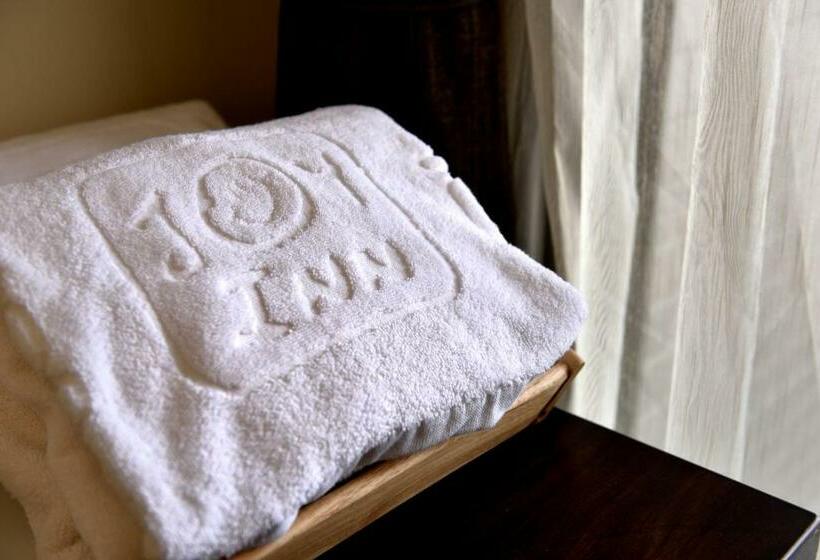 هتل Joy Inn