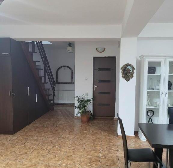 پانسیون Casa Floare De Colt