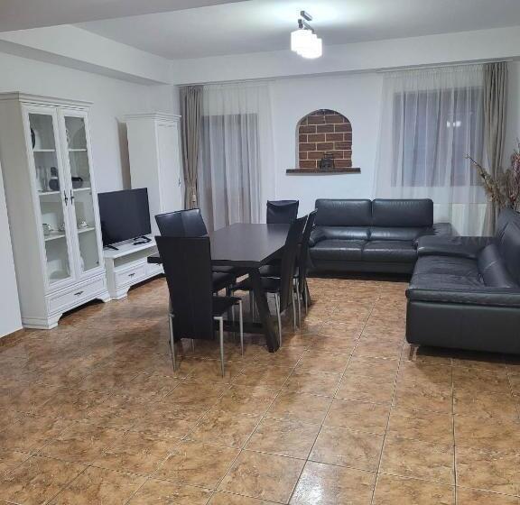 پانسیون Casa Floare De Colt