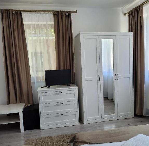 پانسیون Casa Floare De Colt